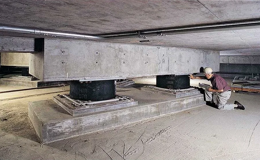 Diseño de Aislación Sísmica de Base en Copiapó: Protección Estructural en Zona de Alta Sismicidad